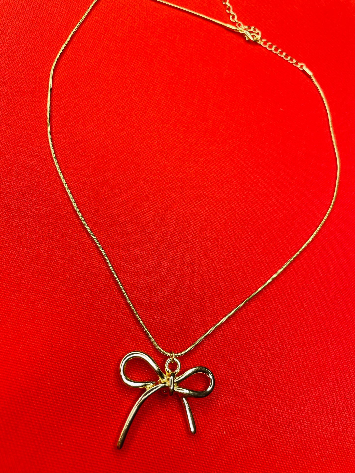 Bow Necklace
